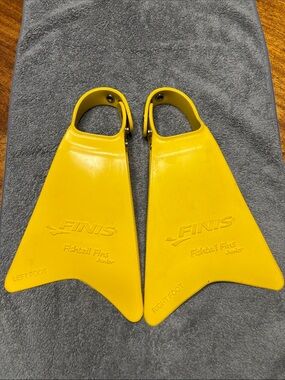 FINIS Yellow Junior Fishtail Swim Fins